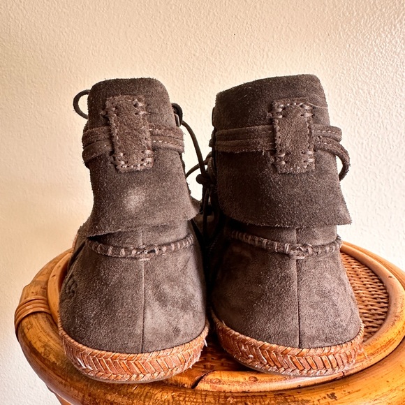 UGG moccasin boot - Picture 3 of 5
